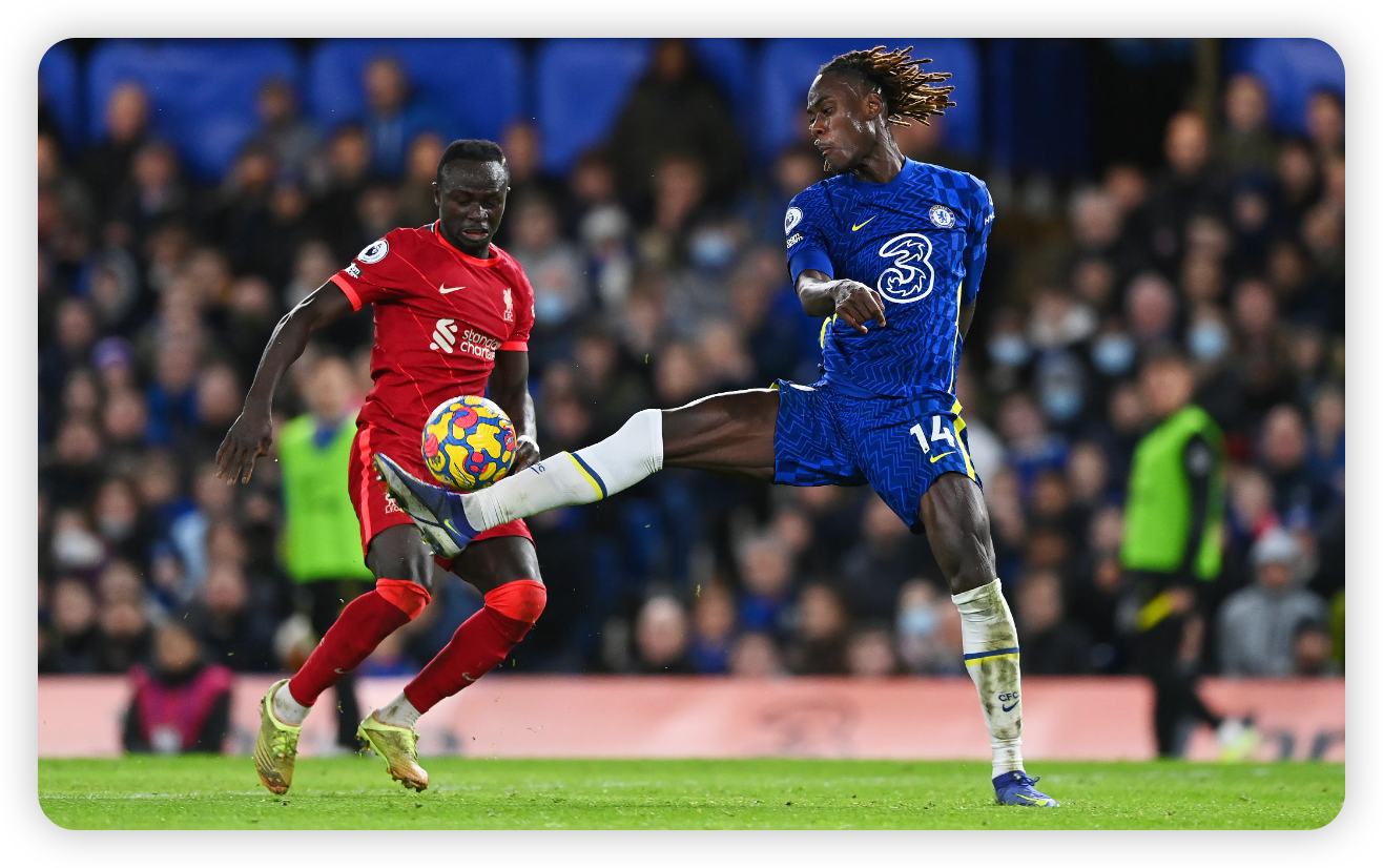 A Stamford Bridge Spectacle That Kept Title Dreams Alive